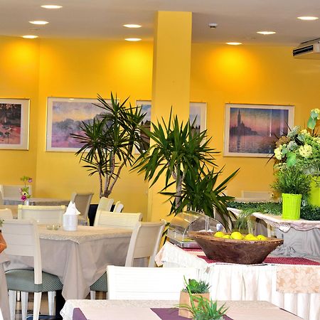 Ahg Riva Del Sole Hotel - Adults Only Moniga del Garda Экстерьер фото