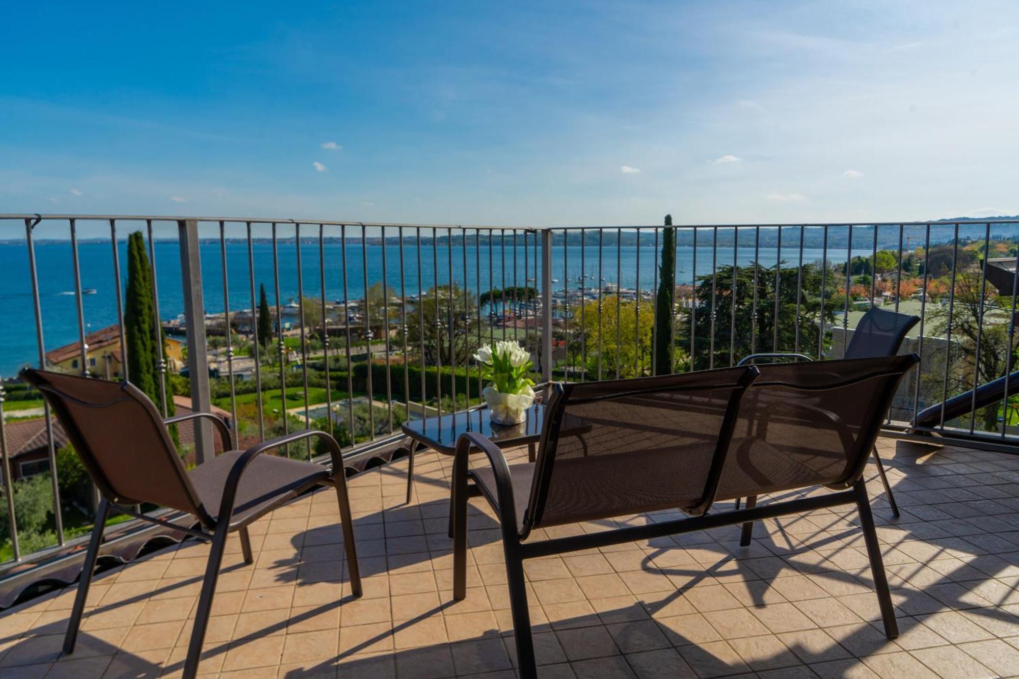 Ahg Riva Del Sole Hotel - Adults Only Moniga del Garda Экстерьер фото