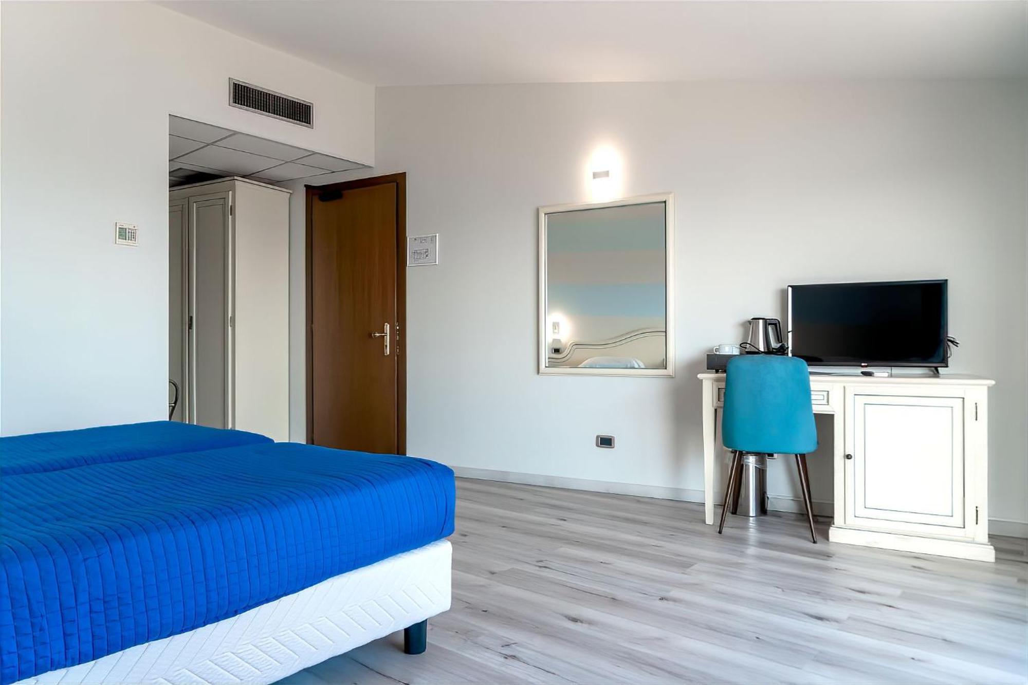 Ahg Riva Del Sole Hotel - Adults Only Moniga del Garda Экстерьер фото