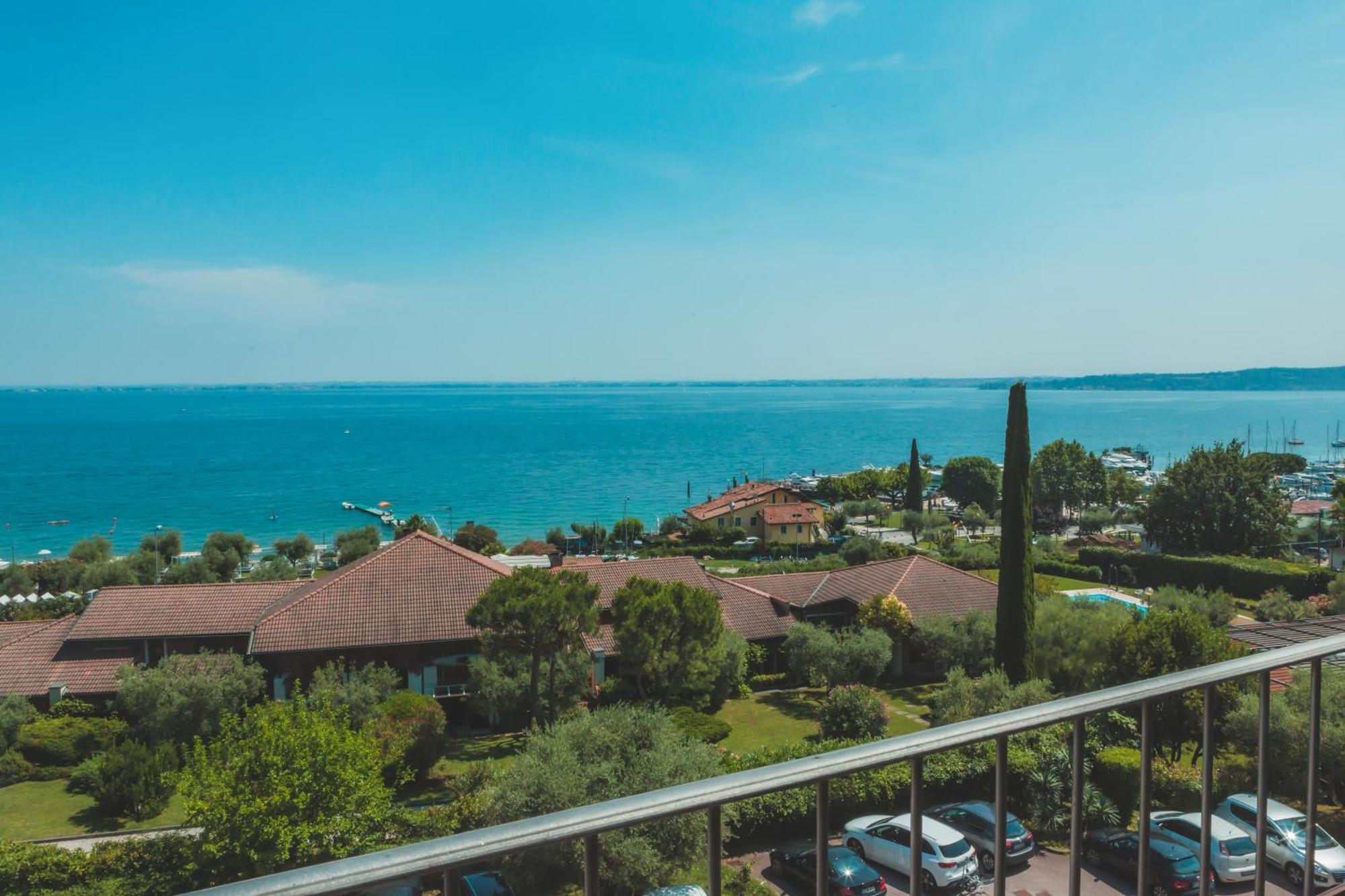 Ahg Riva Del Sole Hotel - Adults Only Moniga del Garda Экстерьер фото