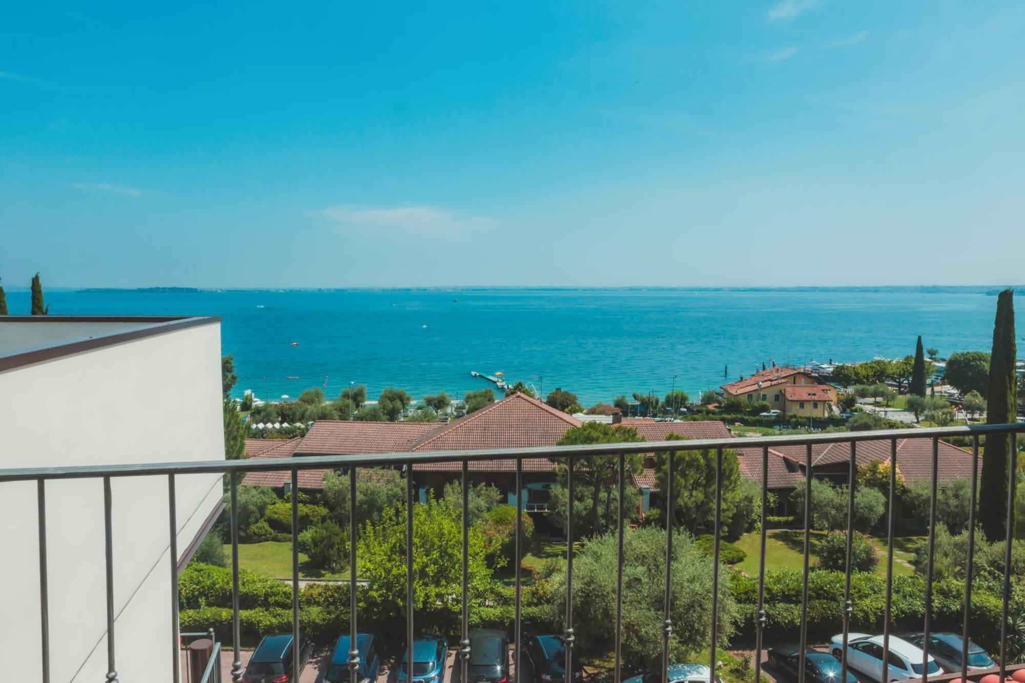Ahg Riva Del Sole Hotel - Adults Only Moniga del Garda Экстерьер фото