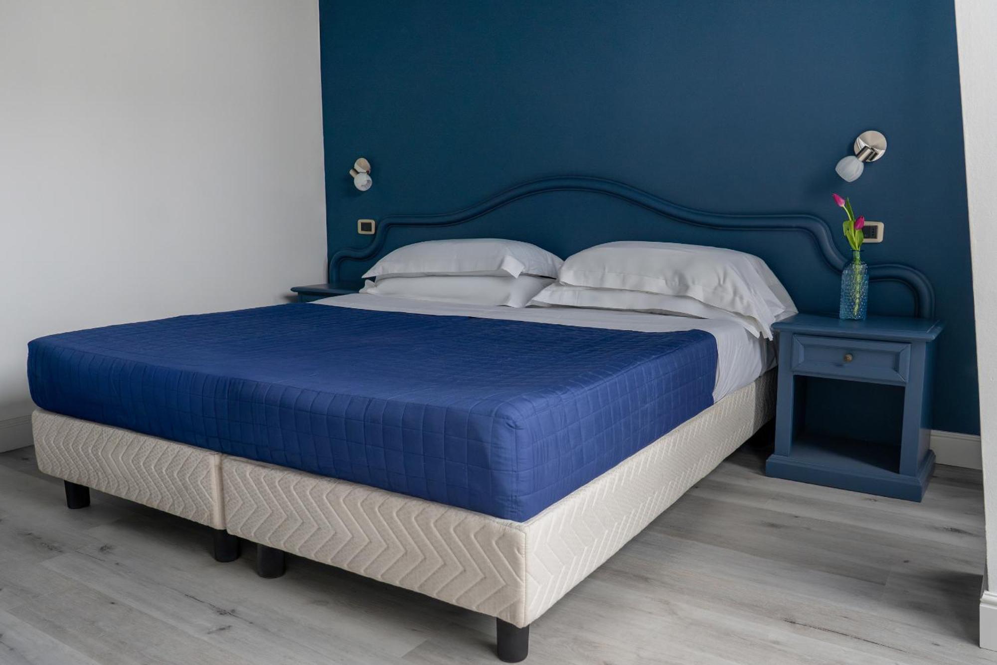 Ahg Riva Del Sole Hotel - Adults Only Moniga del Garda Экстерьер фото