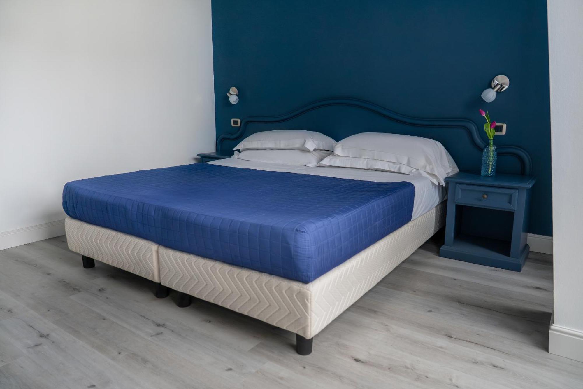 Ahg Riva Del Sole Hotel - Adults Only Moniga del Garda Экстерьер фото