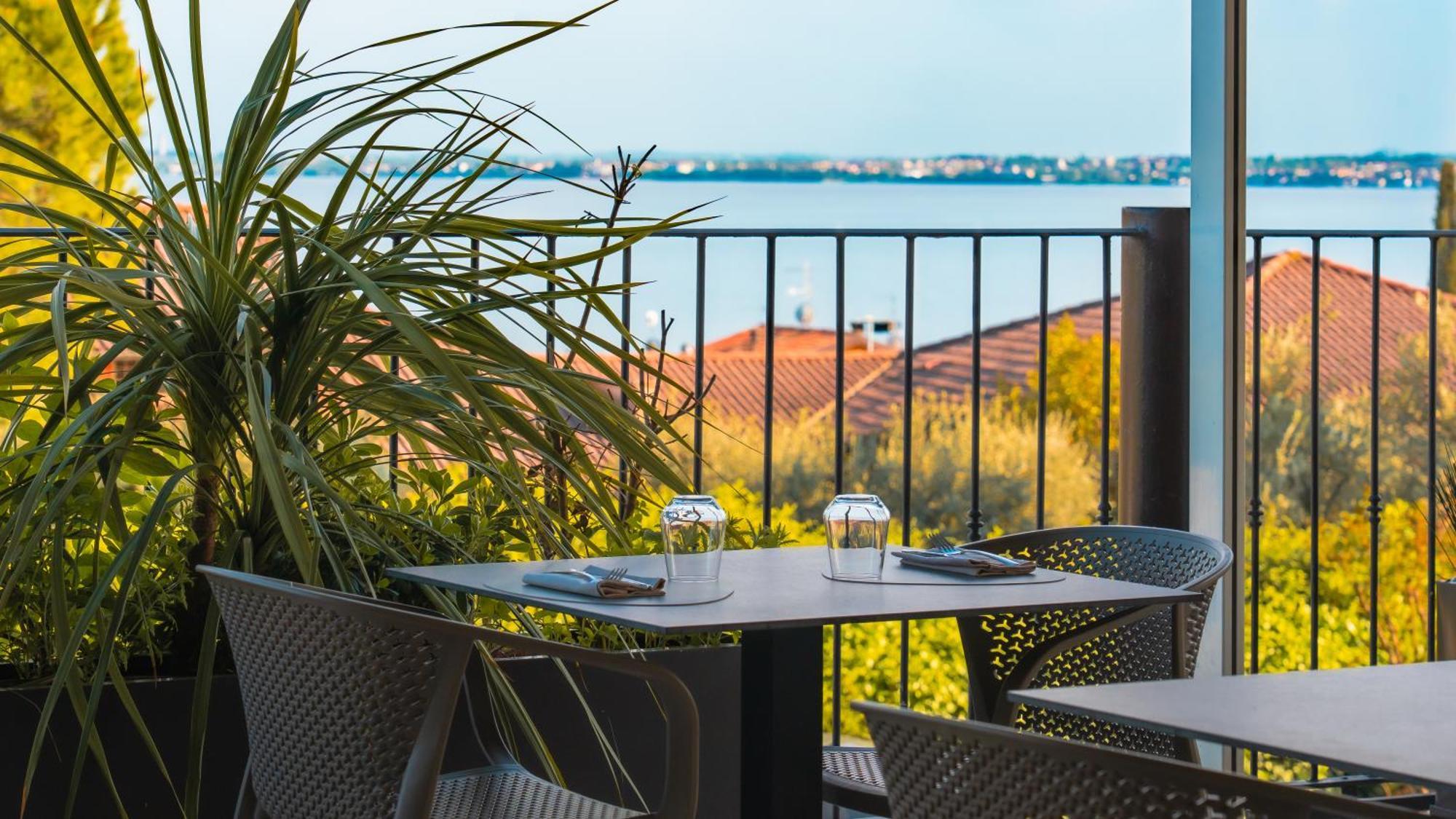 Ahg Riva Del Sole Hotel - Adults Only Moniga del Garda Экстерьер фото