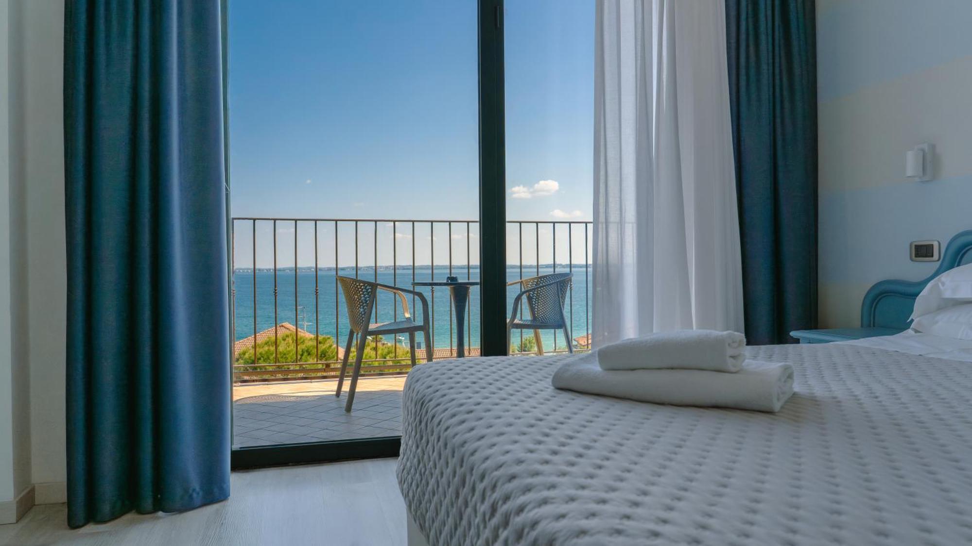 Ahg Riva Del Sole Hotel - Adults Only Moniga del Garda Экстерьер фото