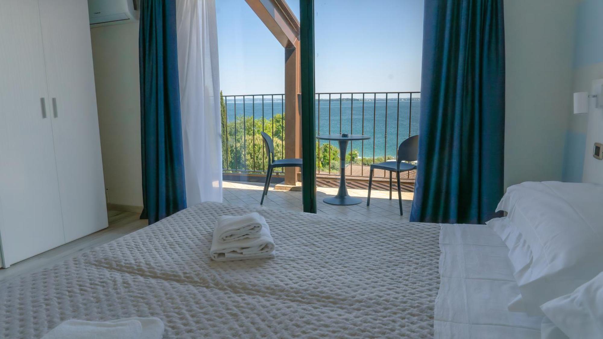 Ahg Riva Del Sole Hotel - Adults Only Moniga del Garda Экстерьер фото